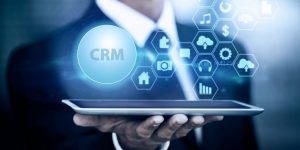 CRM et intelligence artificielle : l'intégration de l'IA aux CRM devient une stratégie essentielle pour les entreprises.